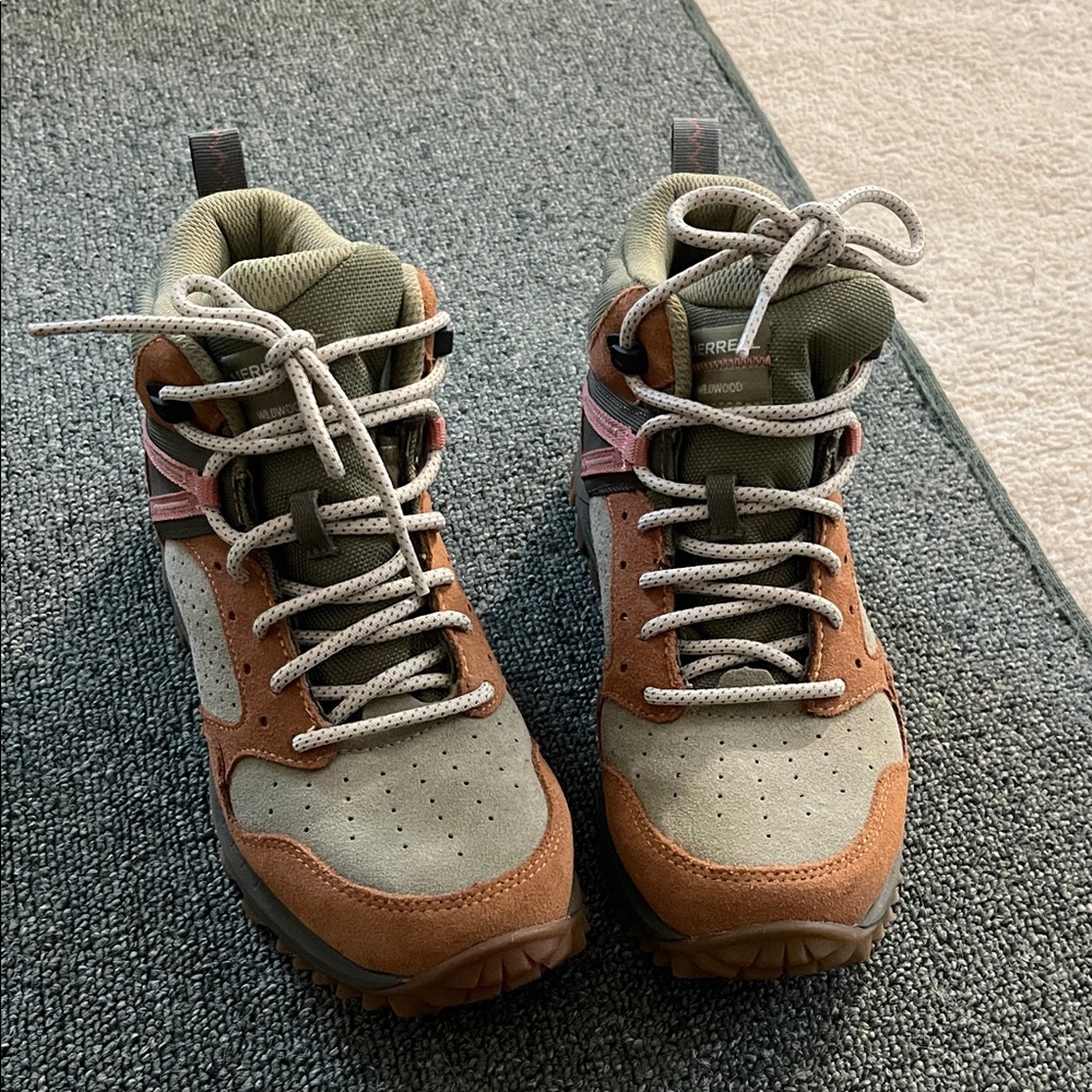 Merrell Outdoor Hiking Boots in Brown and Green